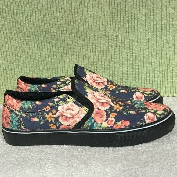 Yes We Vibe Unisex Blue Floral Canvas Slip On Sneaker Shoes SZ M 9 & W 10.5 NWOT - Picture 1 of 11